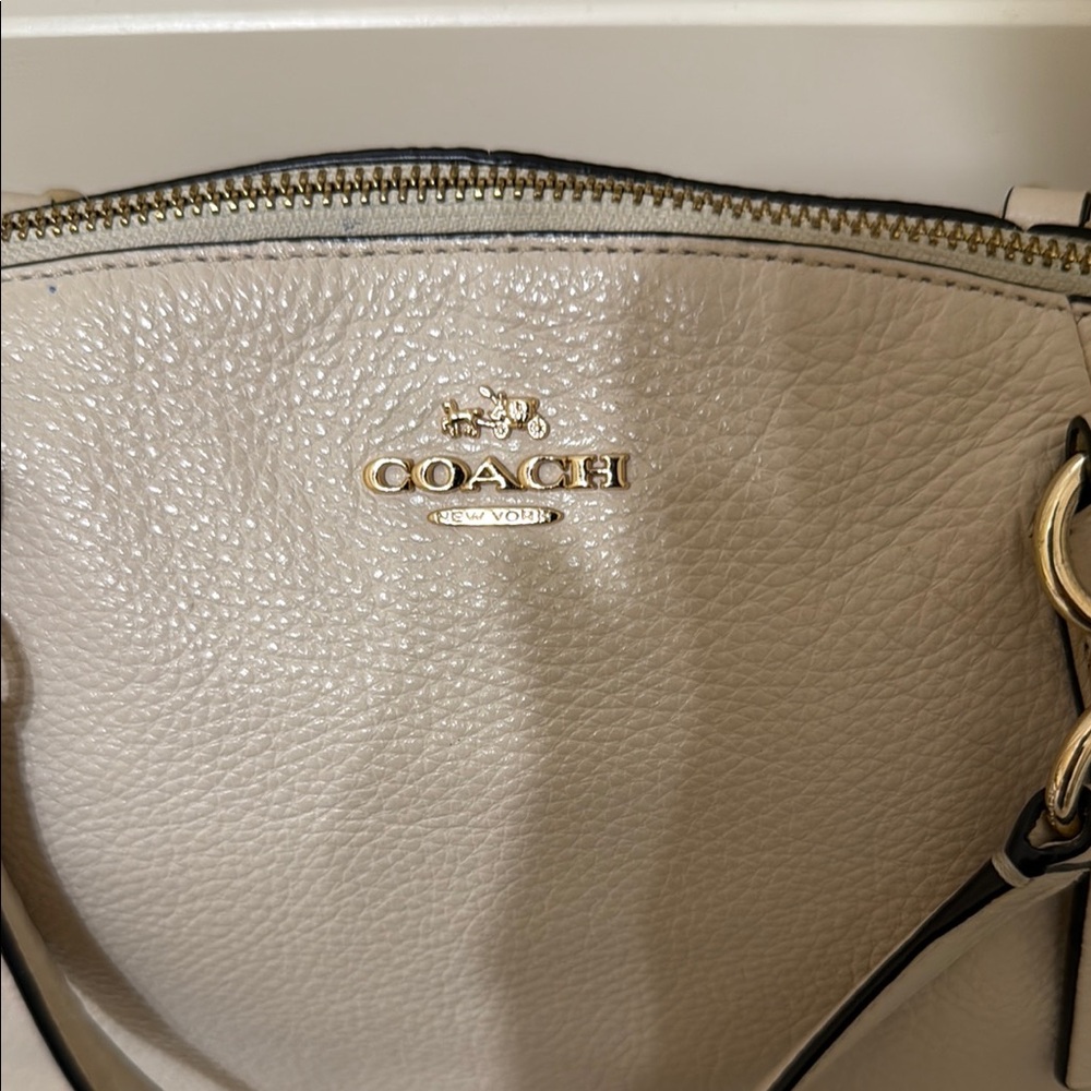 COPY - Coach Cream Shoulder Bag with Gold Accents - Picture 2 of 16